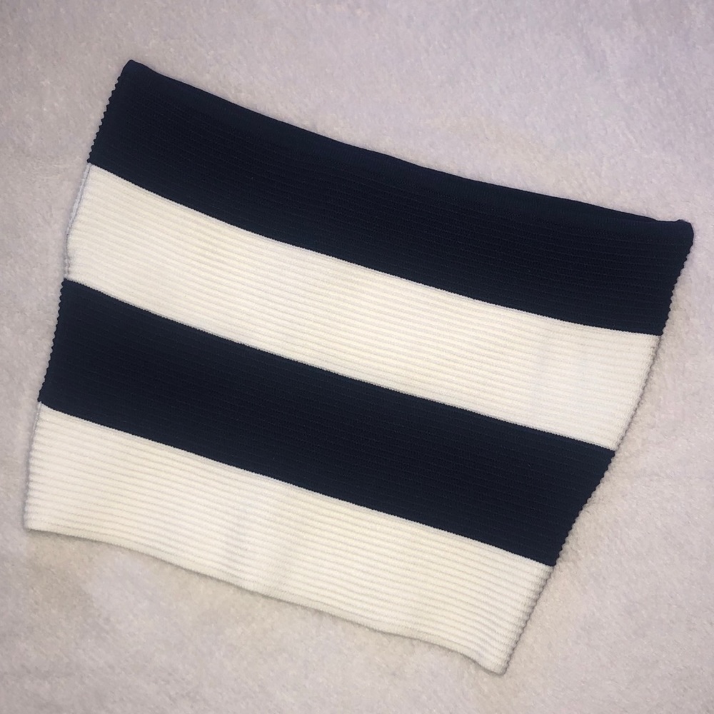 L.A. Hearts strapless crop top